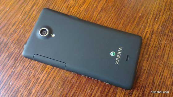 Sony Xperia T 背面