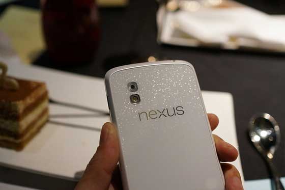 白色 Nexus 4