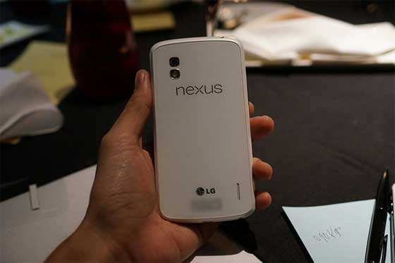 白色 Nexus 4