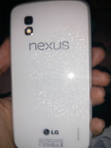 白色 Nexus 4