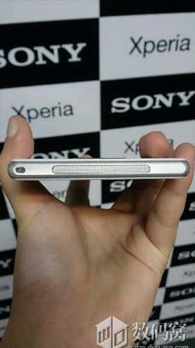 Sony Xperia Z1 Honami 底部
