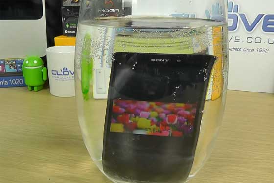 Sony Xperia Z2 防水示范 | Android-APK