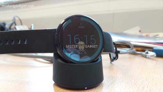 Motorola Moto 360 充电