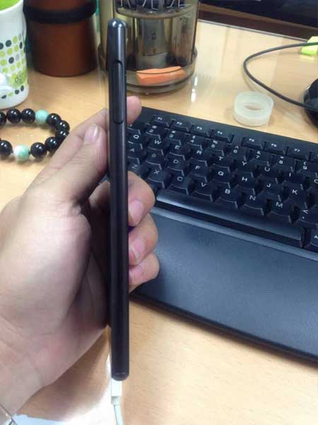 Sony Xperia Z4 Side View