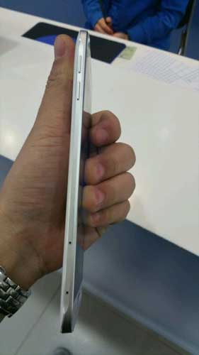 Samsung Galaxy A8 Side View