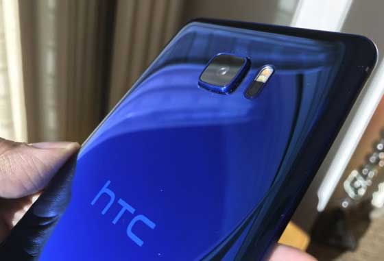HTC U Ultra Back View