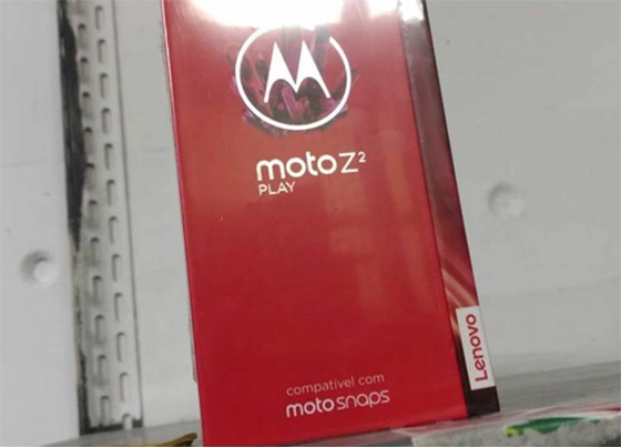 Moto Z2 Play Box