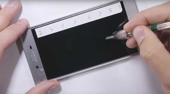 Sony Xperia XZ Scratch Test